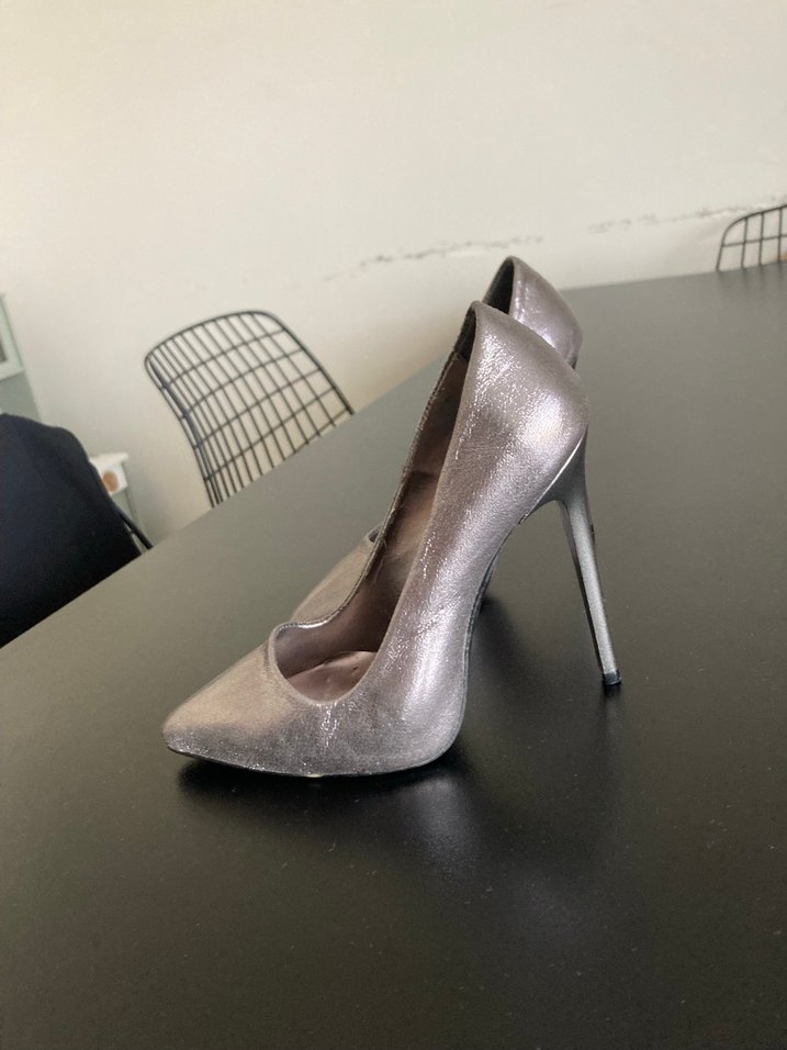 Gri Parlak Stiletto Kadın Topuklu Ayakkabı - Görsel 2