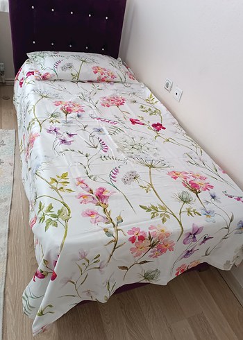 Taç Mor Çiçek Desenli saten Kumaş nevresim seti