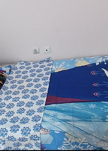  Beden Renkli Baskılı Mavi Nevresim seti