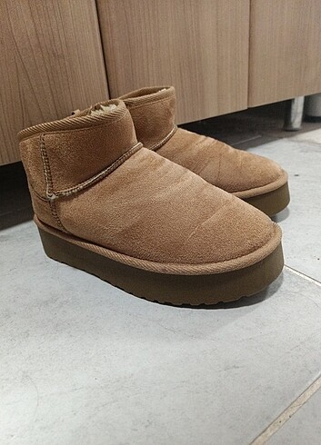 Diğer Ugg bot