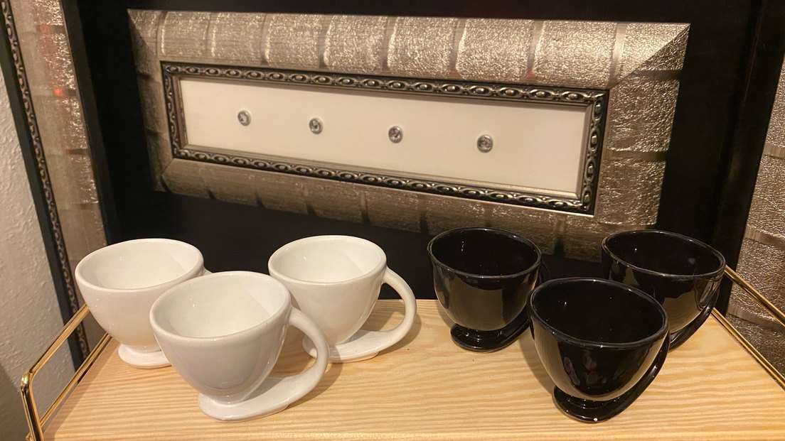 Kırmızı Kalp Kulplu Beyaz Kupa - Görsel 3