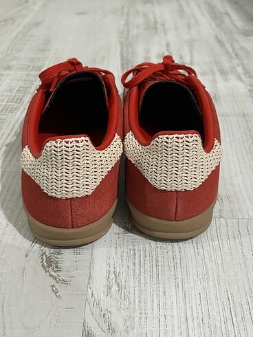40 Beden kırmızı Renk Adidas gazelle kırmızı ayakkabı