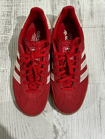 Adidas gazelle kırmızı ayakkabı