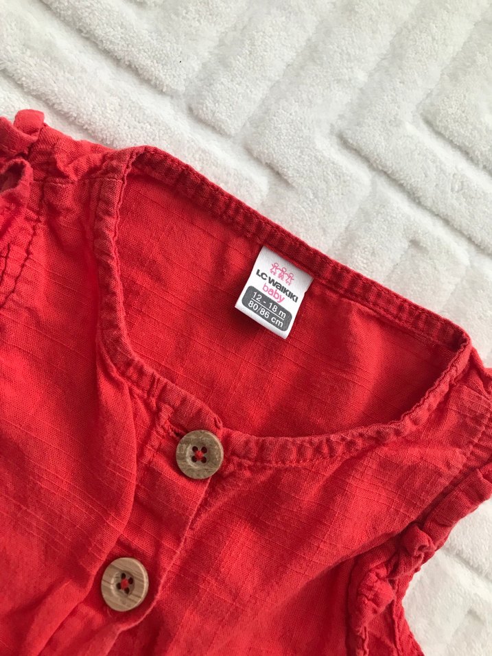 Kız Çocuk Kırmızı Keten Düğmeli Elbise - Görsel 3