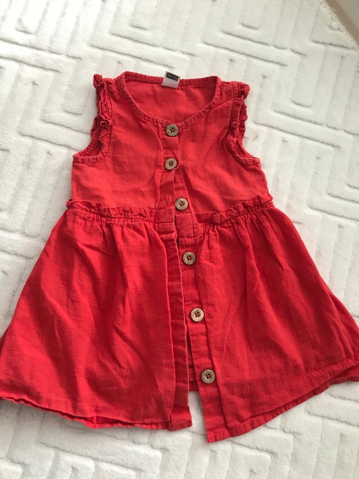 Kız Çocuk Kırmızı Keten Düğmeli Elbise - Görsel 2