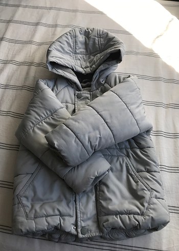 Gri Kapüşonlu Erkek Çocuk Mont - Görsel 3