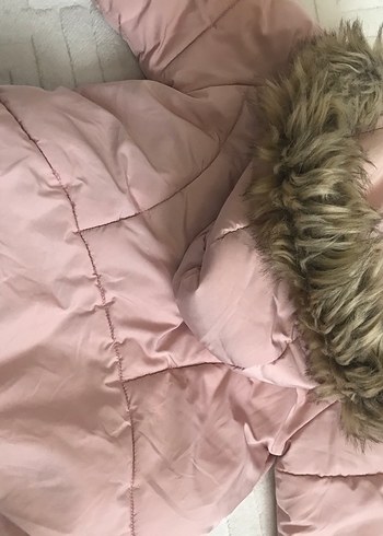 Kız Çocuk Pembe Kürklü Mont - Görsel 5