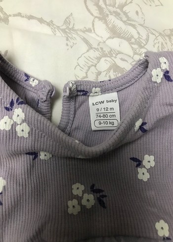 LC Waikiki Mor Nakışlı Volanlı Kız Elbisesi