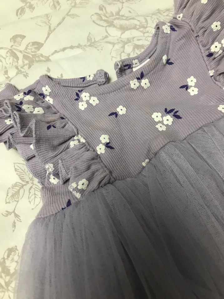 Mor Nakışlı Volanlı Kız Elbisesi - Görsel 3