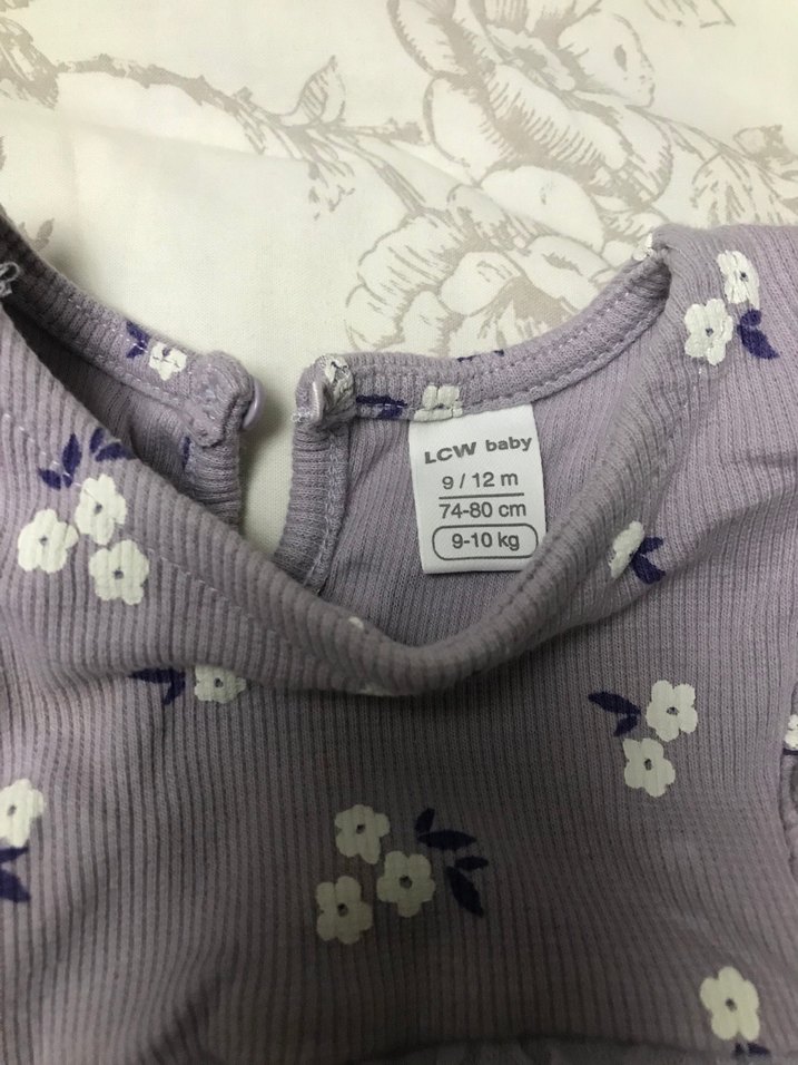 Mor Nakışlı Volanlı Kız Elbisesi - Görsel 4