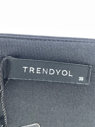 36 Beden siyah Renk Trendyol & Milla Uzun Elbise %70 İndirimli.