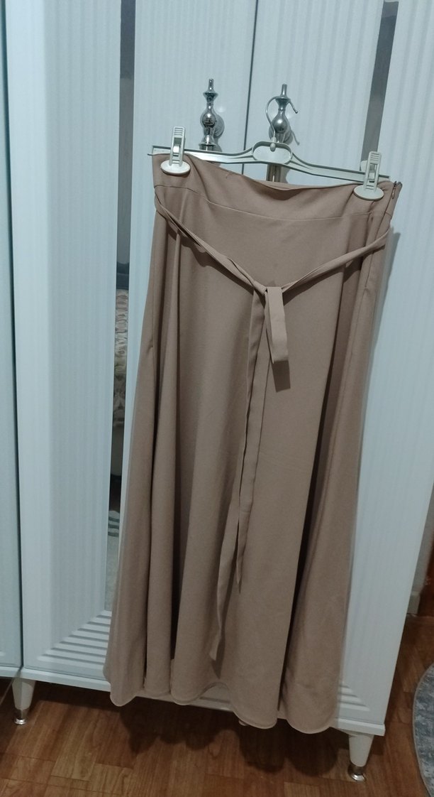 Zincir Detaylı Bej Uzun Etek - Görsel 2