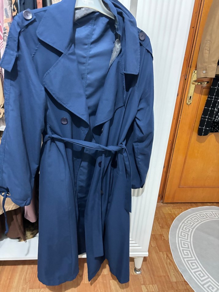 Bej Midi Kadın Trençkot Düğmeli Cepli iki rengide mevcut - Görsel 2