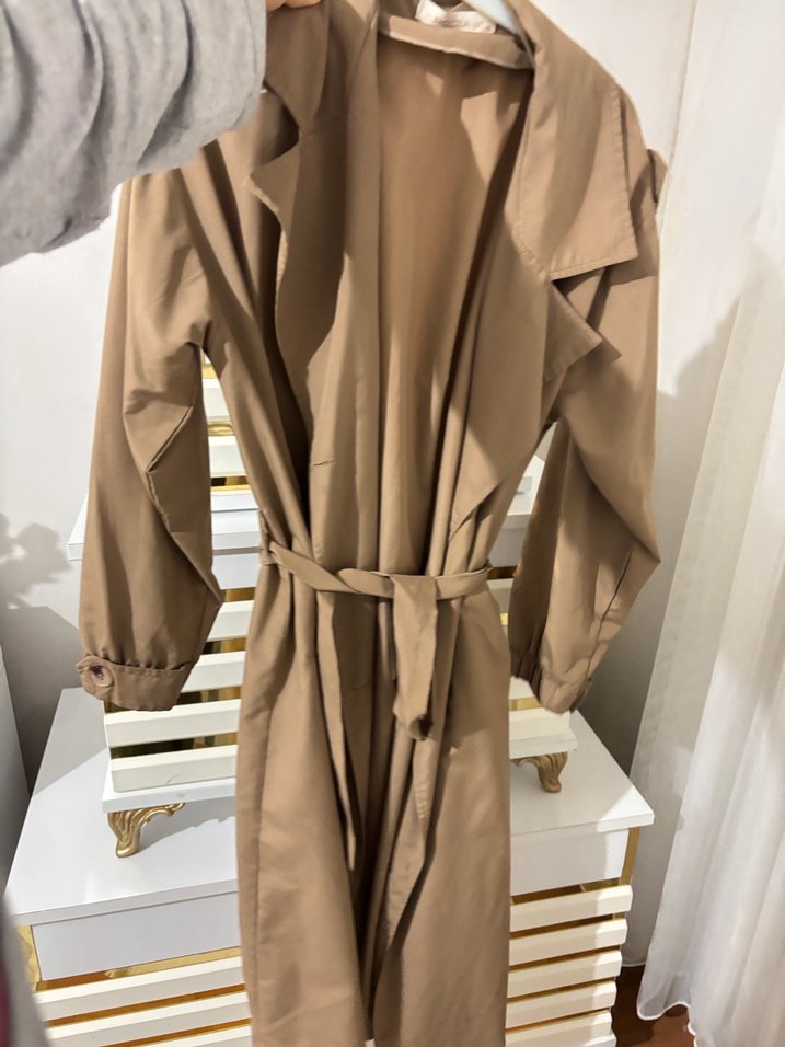 Bej Midi Kadın Trençkot Düğmeli Cepli iki rengide mevcut - Görsel 3