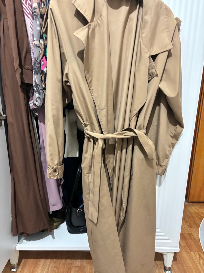 Bej Midi Kadın Trençkot Düğmeli Cepli iki rengide mevcut - Görsel 4