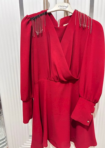 Zincir Detaylı Kırmızı tünik pantolonuda var - Görsel 4