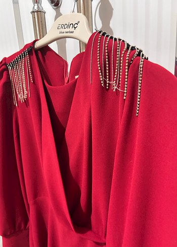 Zincir Detaylı Kırmızı tünik pantolonuda var - Görsel 5