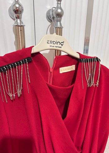 Zincir Detaylı Kırmızı tünik pantolonuda var - Görsel 2