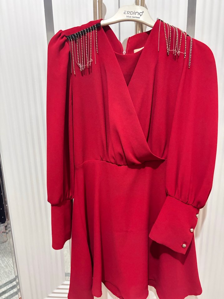 Zincir Detaylı Kırmızı tünik pantolonuda var - Görsel 4