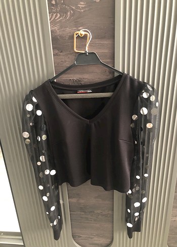 V Yaka Düğmeli Mini Siyah Bluz - Görsel 4