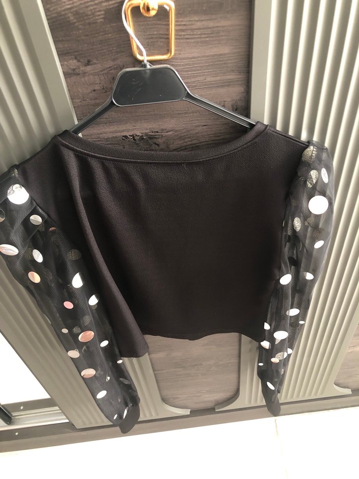 V Yaka Düğmeli Mini Siyah Bluz - Görsel 2