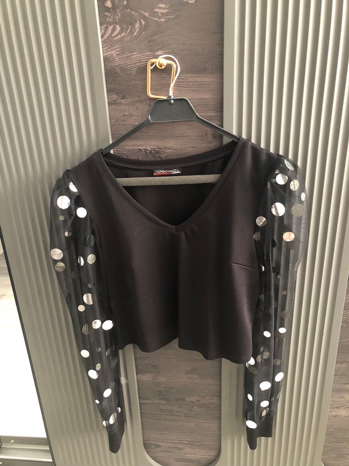 V Yaka Düğmeli Mini Siyah Bluz - Görsel 4