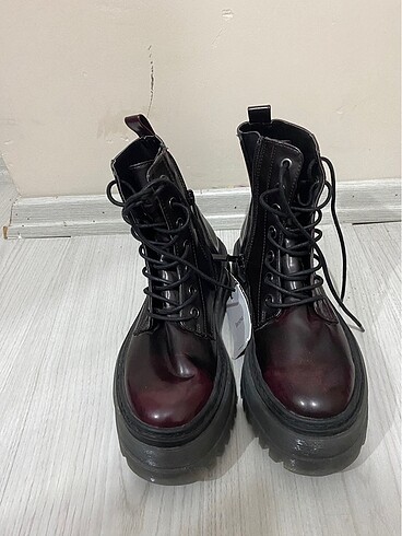 Bershka Bershka 35 numara etiketli bot