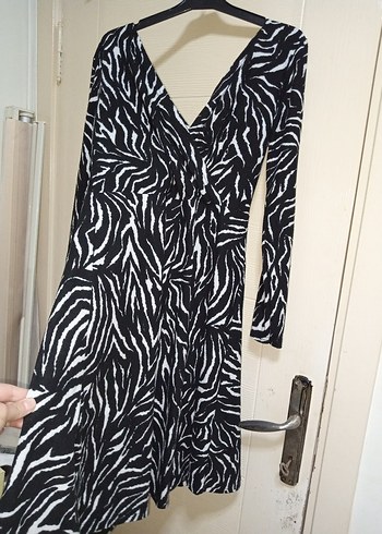 Zebra Desenli Uzun Kollu Siyah Elbise - Görsel 3