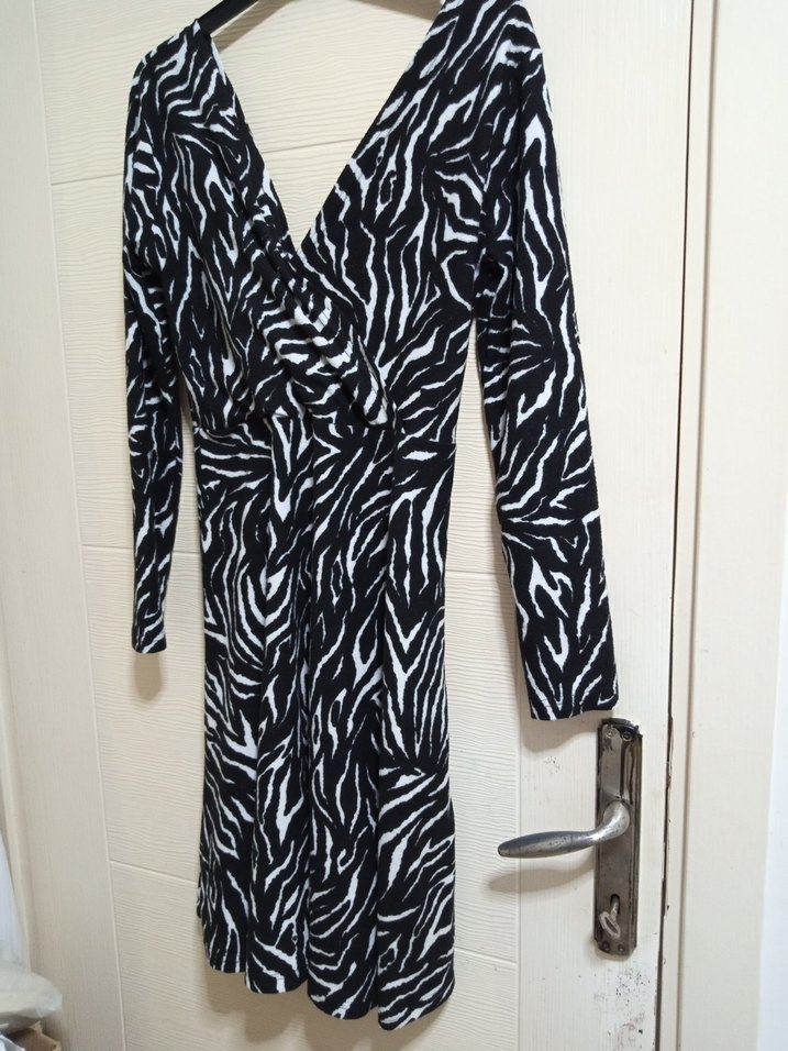 Zebra Desenli Uzun Kollu Siyah Elbise - Görsel 5