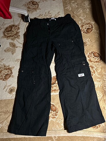 BERSHKA PANTOLON