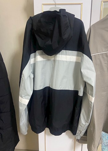 NikeAir Gri Kapüşonlu Uzun Kollu Erkek Yağmurluk - Görsel 2