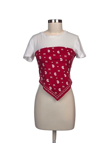 Zara T-shirt %70 İndirimli.