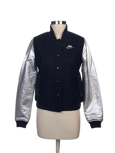 Nike Ceket %70 İndirimli.