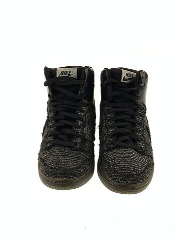 39 Beden Nike Spor Ayakkabı %70 İndirimli.