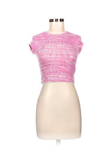 Bershka T-shirt %70 İndirimli.