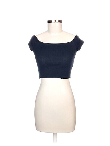 Pull and Bear T-shirt %70 İndirimli.