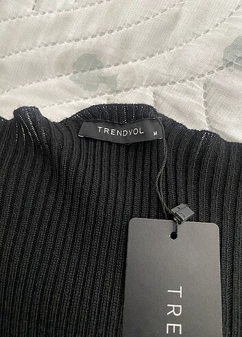 m Beden siyah Renk Trendyolmilla taşlı crop