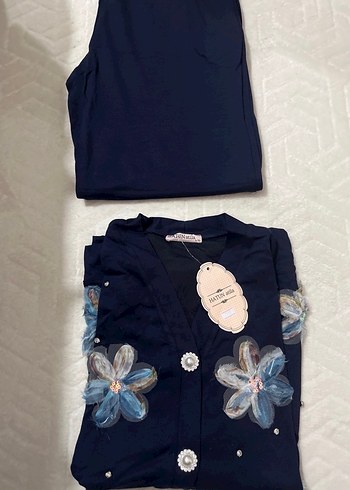 Düğmeli Mavi Çiçek Desenli Takım - Görsel 2