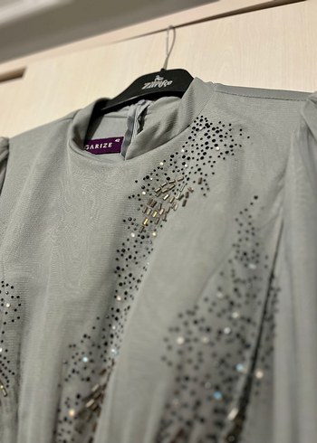 Uzun Kollu taş İşlemeli Gri Abiye Elbise - Görsel 3