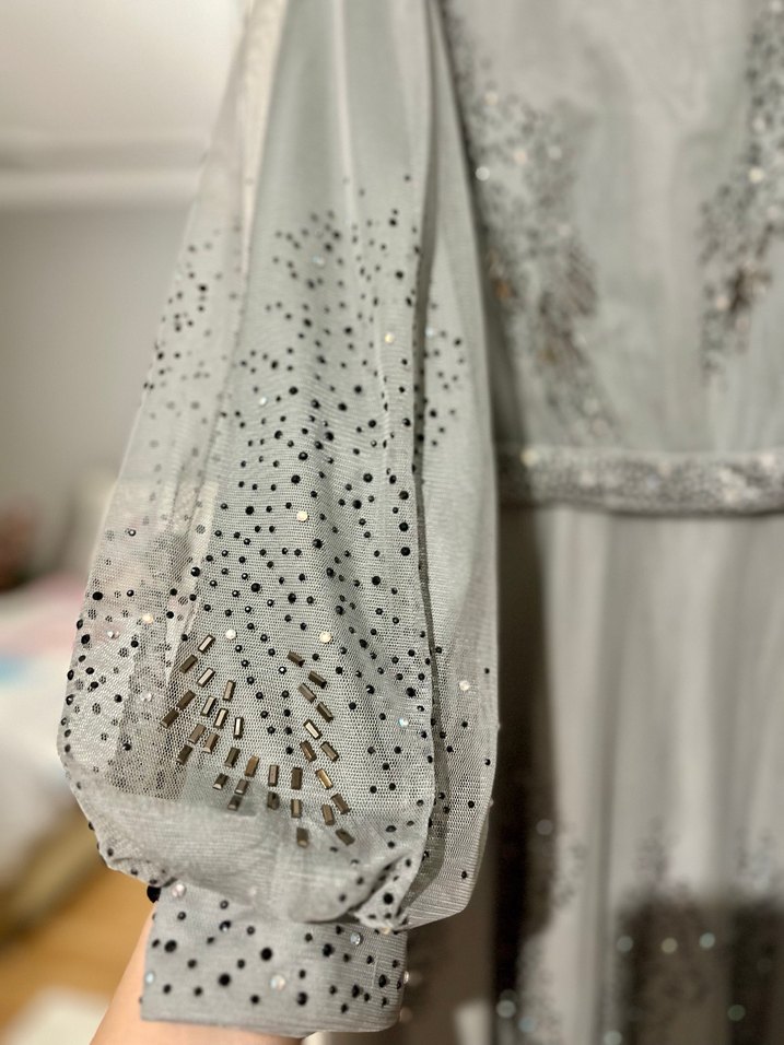 Uzun Kollu taş İşlemeli Gri Abiye Elbise - Görsel 4