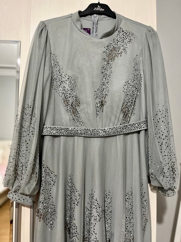 Uzun Kollu taş İşlemeli Gri Abiye Elbise - Görsel 2