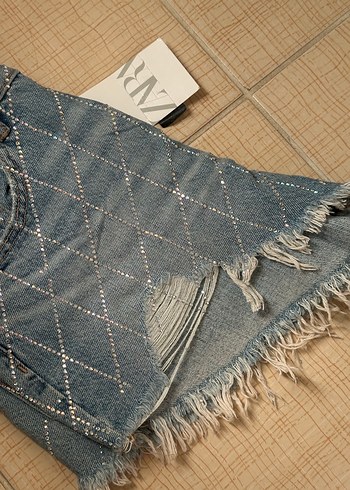 zara high rise taşlı Mini Kot Şort - Görsel 5