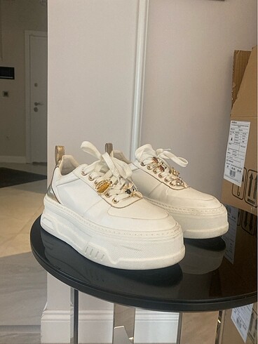 Elle sneaker