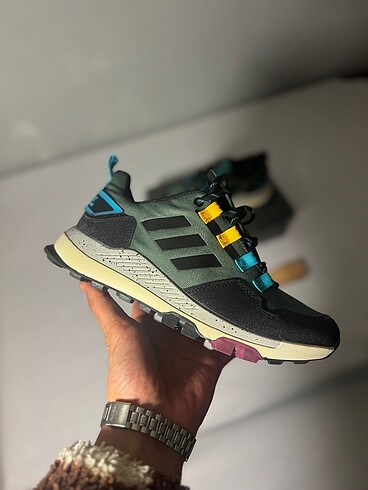 Adidas spor ayakkabı