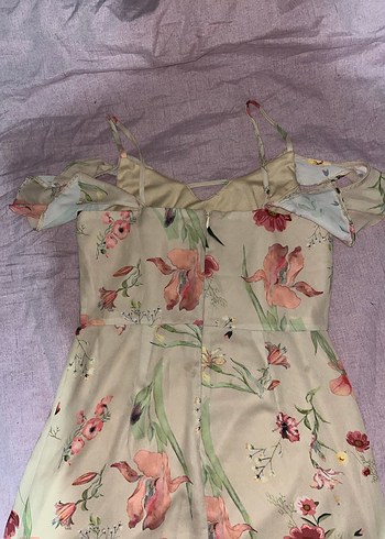 Çiçekli bej elbıse - Görsel 3