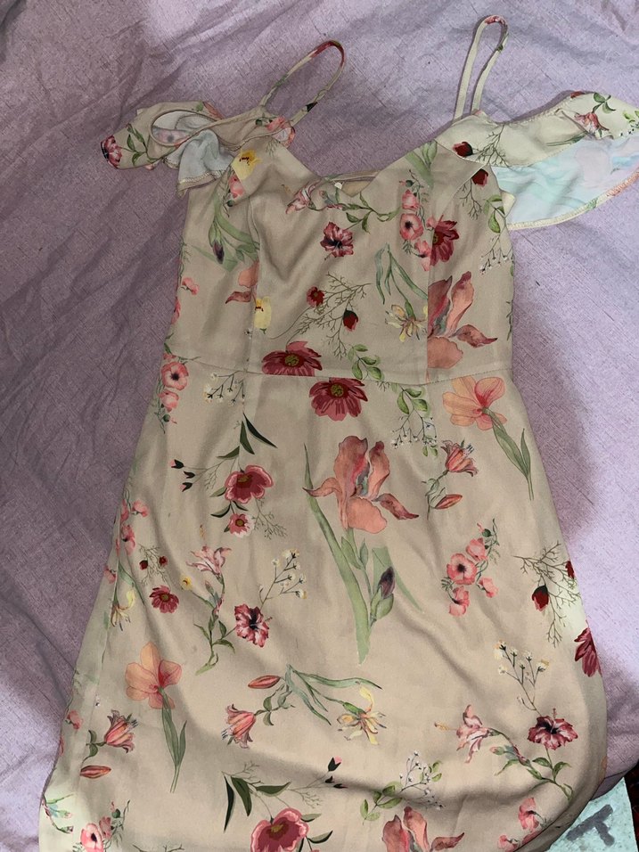 Çiçekli bej elbıse - Görsel 4