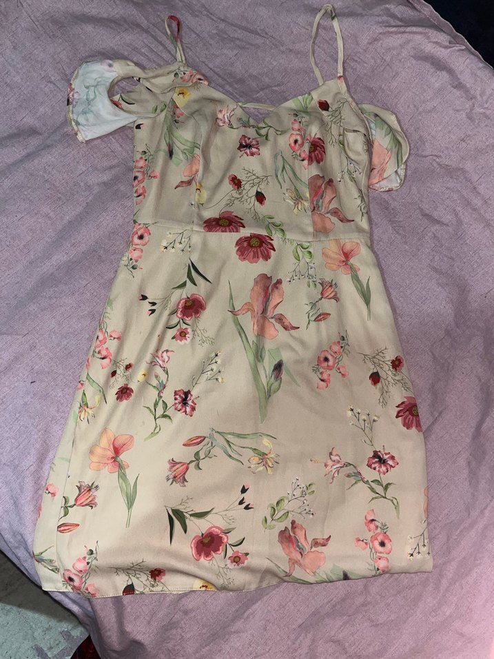 Çiçekli bej elbıse - Görsel 2