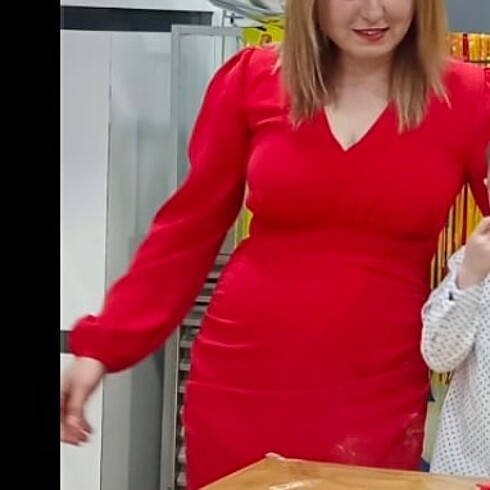 kırmızı elbise - Görsel 4