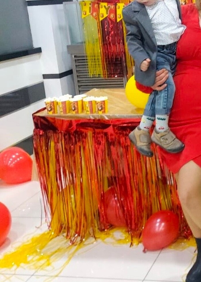 kırmızı elbise - Görsel 3