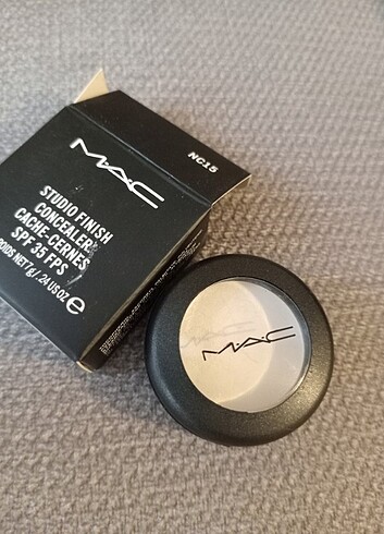 M.A.C STUDIO FNISH CONCEALER